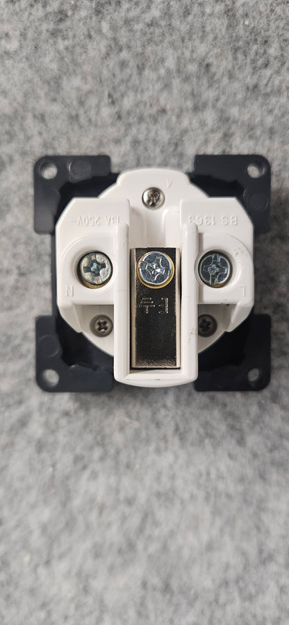 CBE dark grey 13 amp 3 pin socket 230v