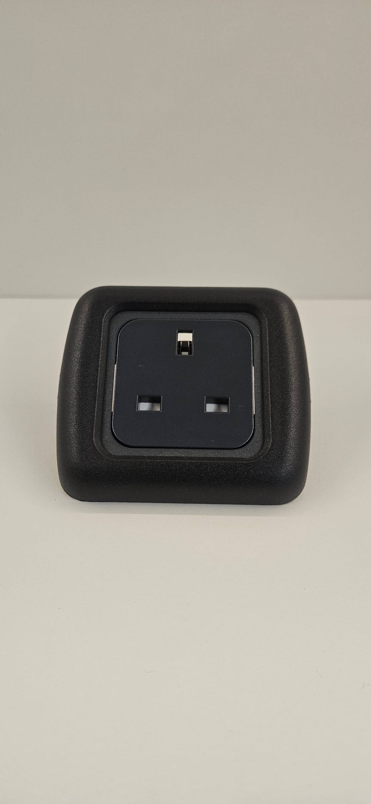 CBE single 230V socket kit (silver or black)