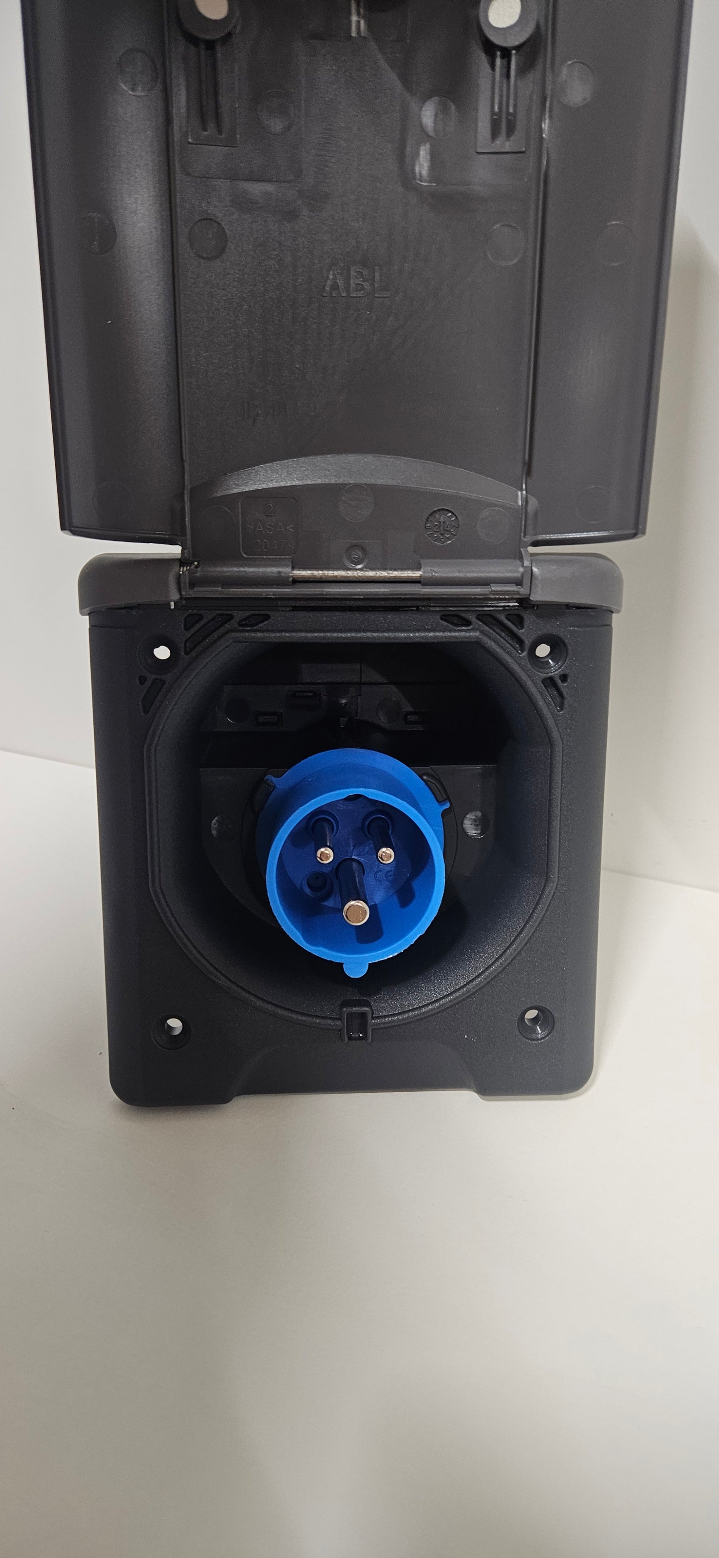 Fawo flush 230v mains EHU inlet with magnetic lock Grey