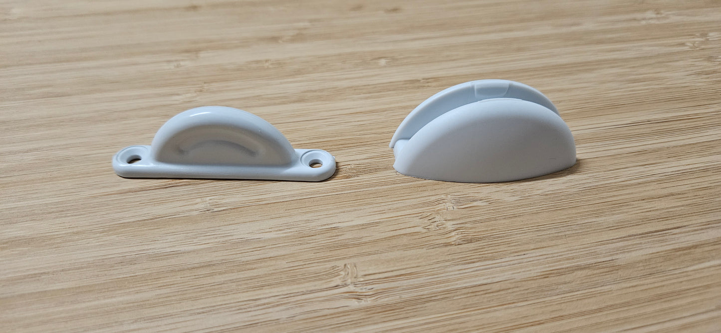 Plopp snow white door retainer