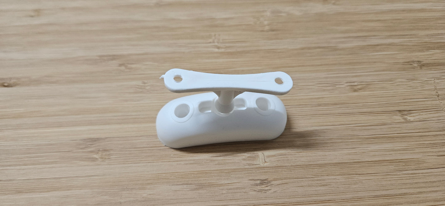 Socket style door retainer