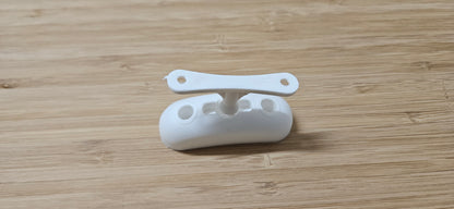 Socket style door retainer