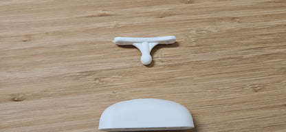 Socket style door retainer