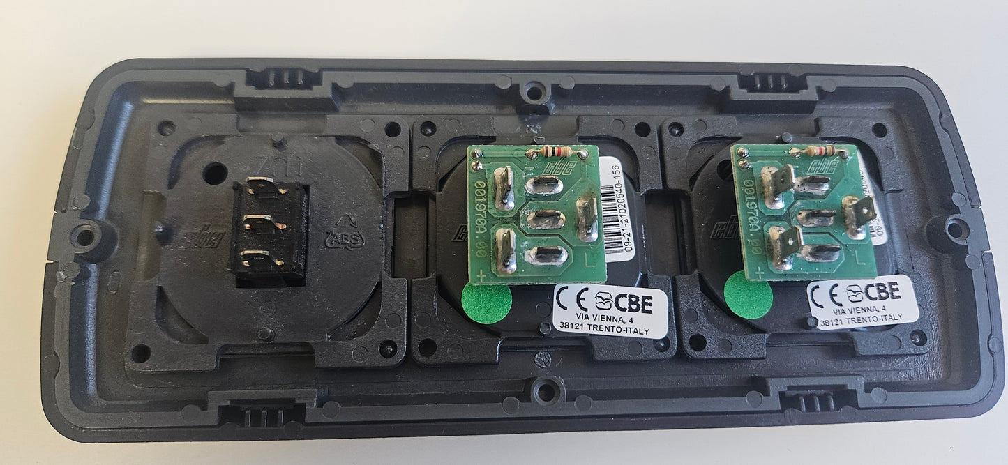 CBE C-Line triple. 2x LED single switch + Master switch kit (silver or black)