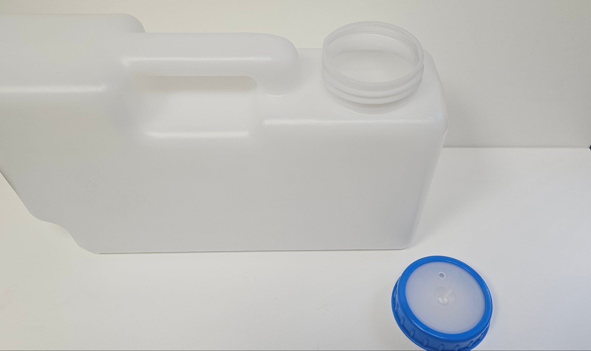 10L water storage container with 2 part cap
