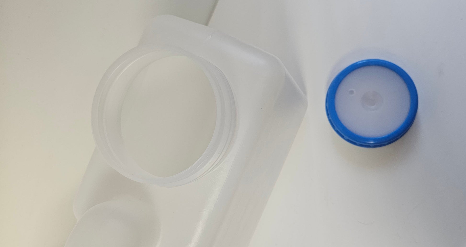 10L water storage container with 2 part cap