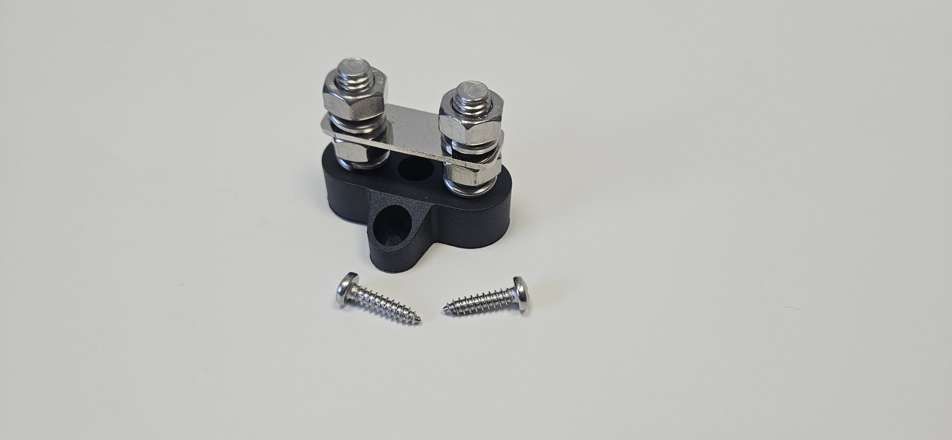 Negative busbar 2xM8 studs