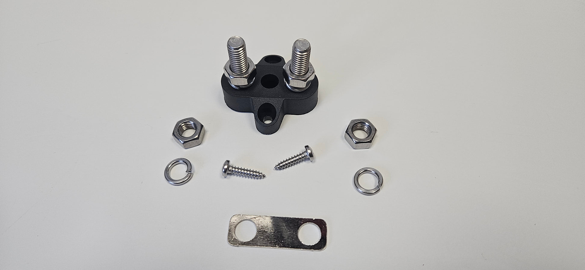 Negative busbar 2xM8 studs