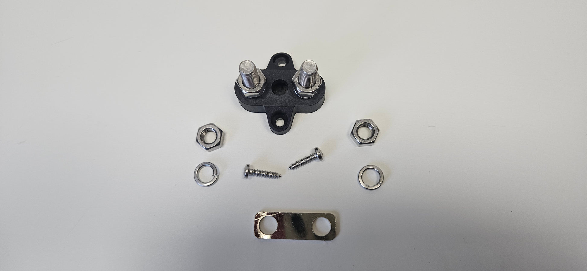 Negative busbar 2xM8 studs