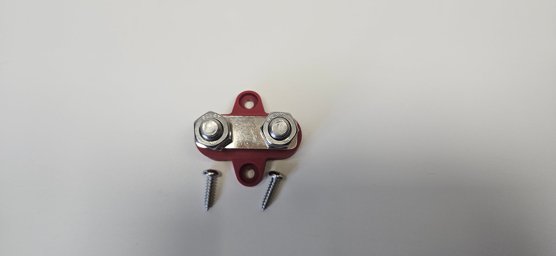 Positive busbar 2xM8 studs