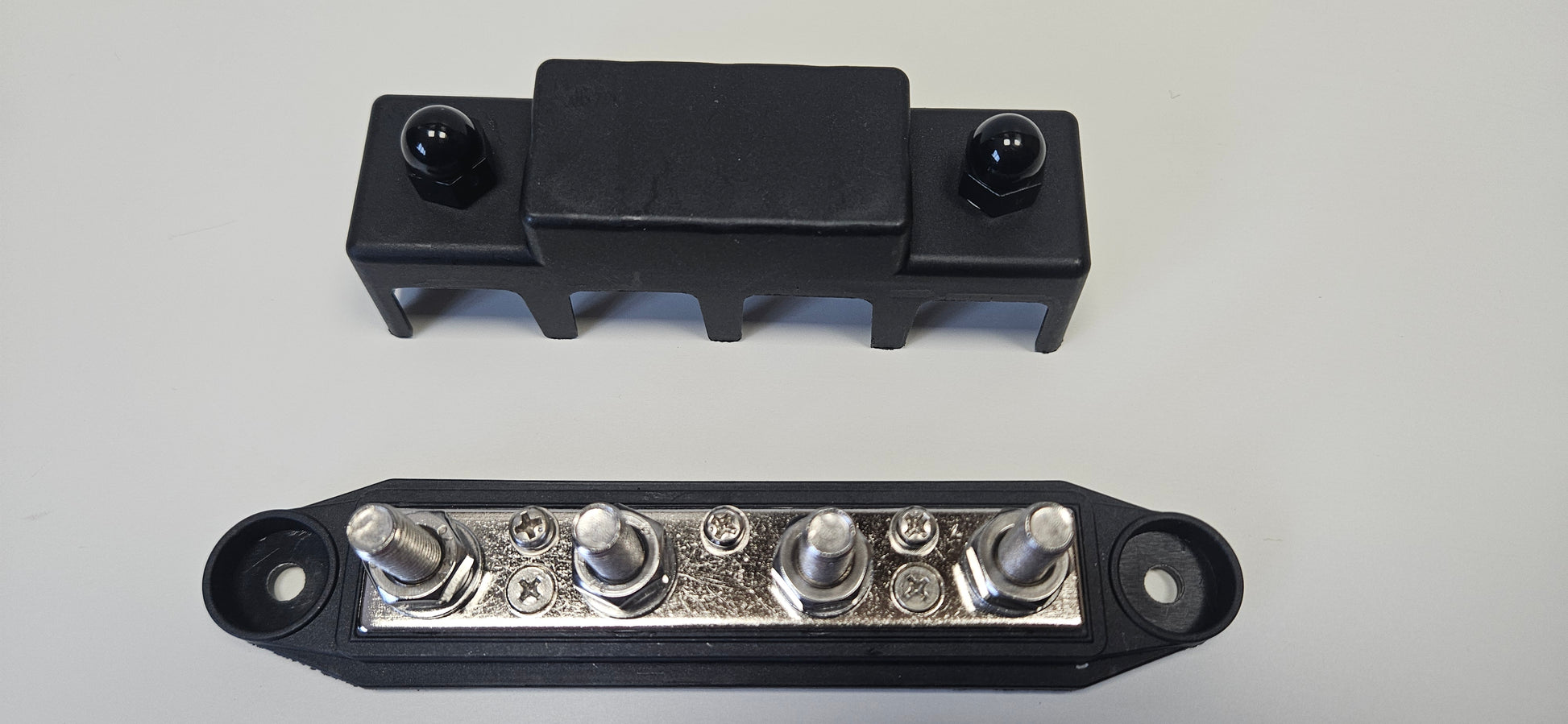 Negative busbar 4xM8 studs and 4x4mm screw terminals