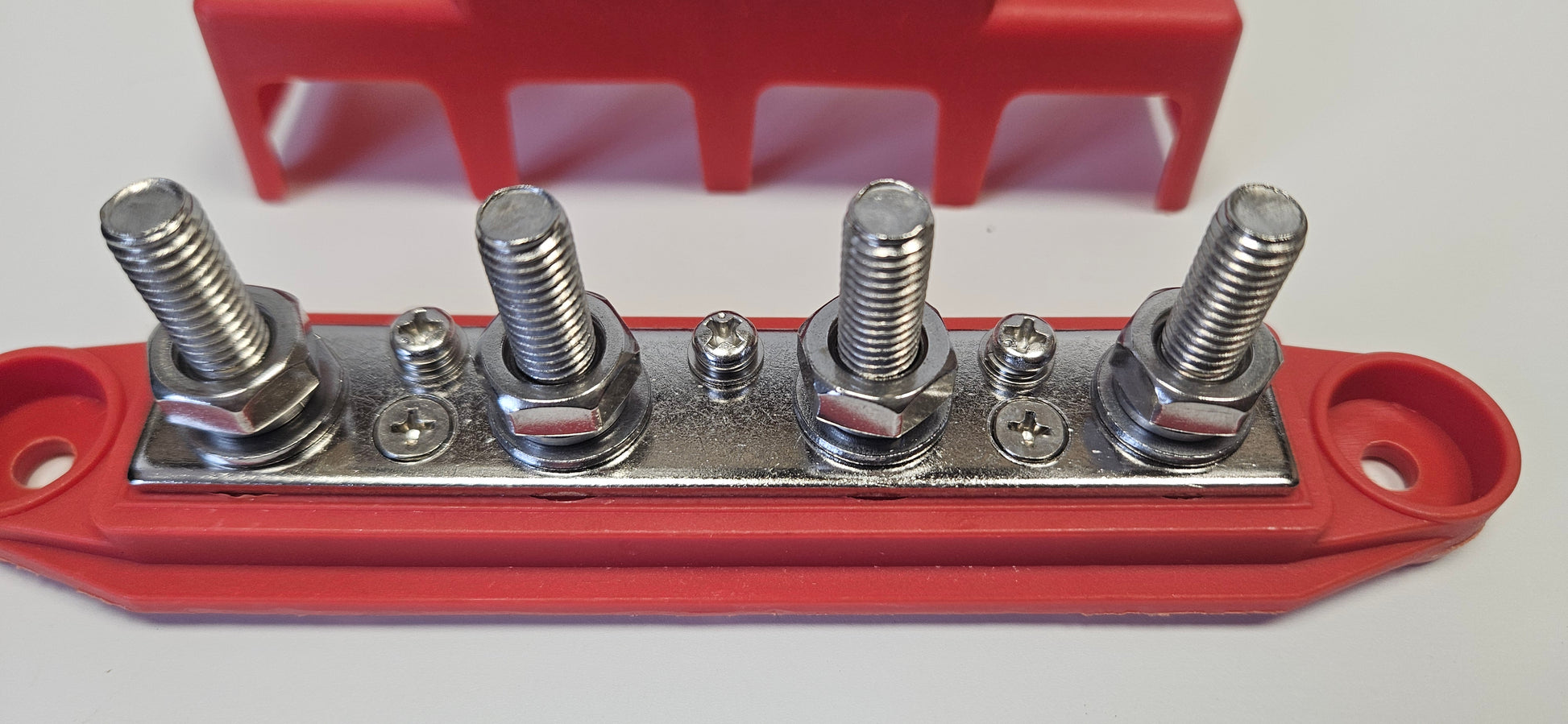 Positive busbar 4xM8 studs and 4x4mm screw terminals