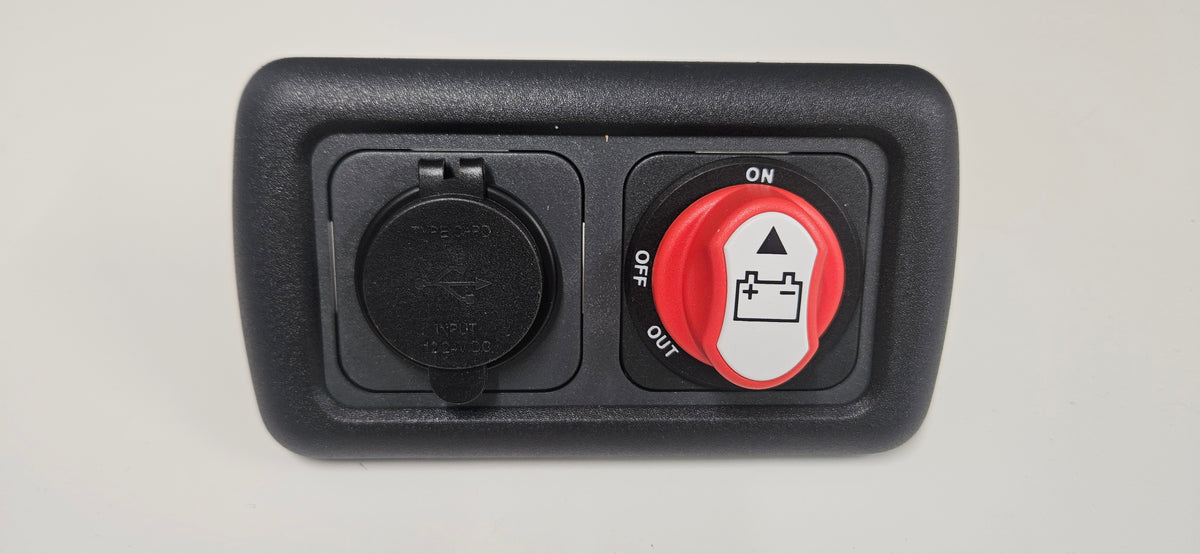 CBE C-Line double. Dual USB C socket + 12V 150A isolator kill switch (silver or black)
