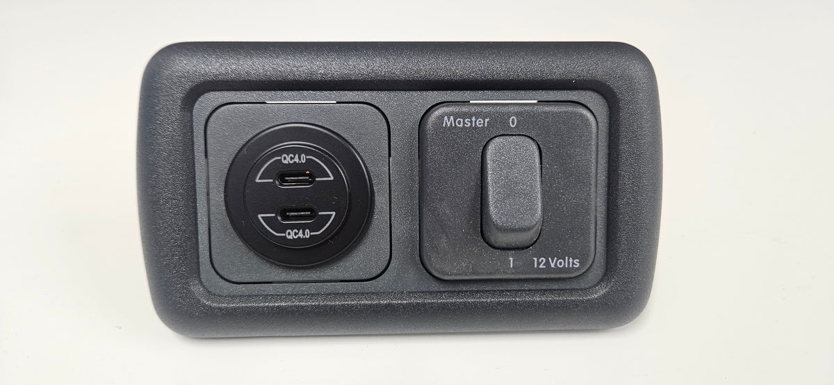 CBE C-Line double. Dual USB C socket + master switch (silver or black)