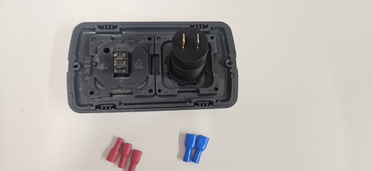 CBE C-Line double. Dual USB C socket + master switch (silver or black)