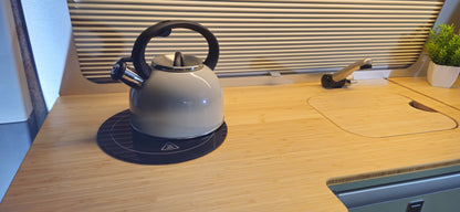 2.5 litre whistling kettle. Cream