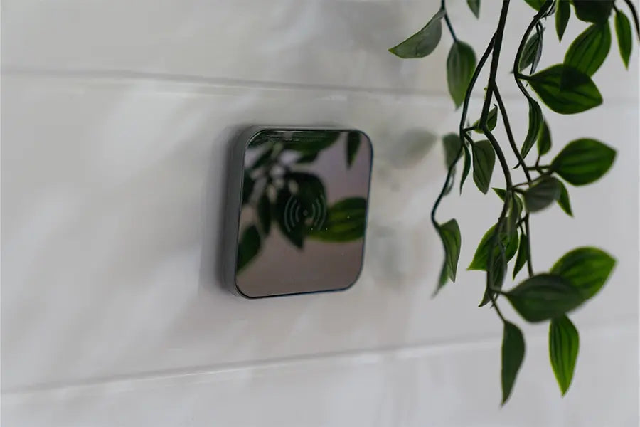 Scanstrut Ultra Magnetic Waterproof Wireless Charger 12V 24V – Product Image